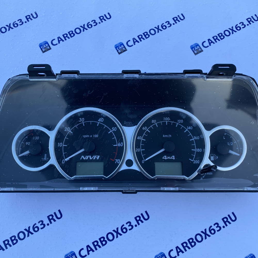 Комбинация приборов 2123-3801010 с колодцами (серебро)
